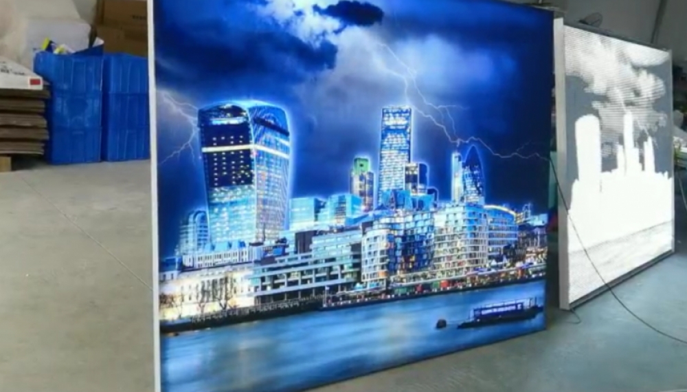 浅析LED动感灯箱与拉布灯箱的优势对比